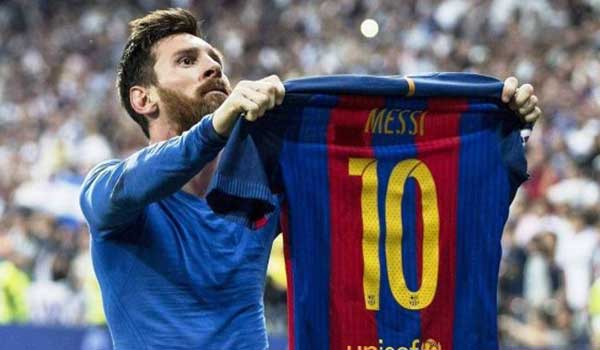 أخيرا..ميسي يبلغ إدارة برشلونة بقراره النهائي