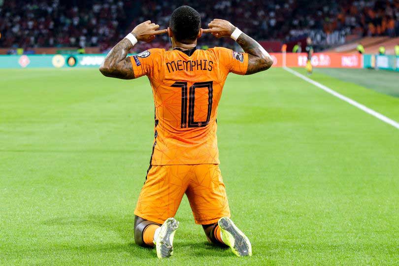 هذا ديباي و موسمه التاريخي مع برشلونة و المنتخب