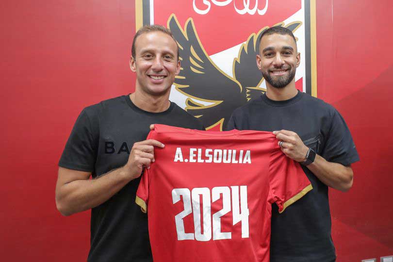 الأهلي يعلن عن تمديد عقد عمرو السولية