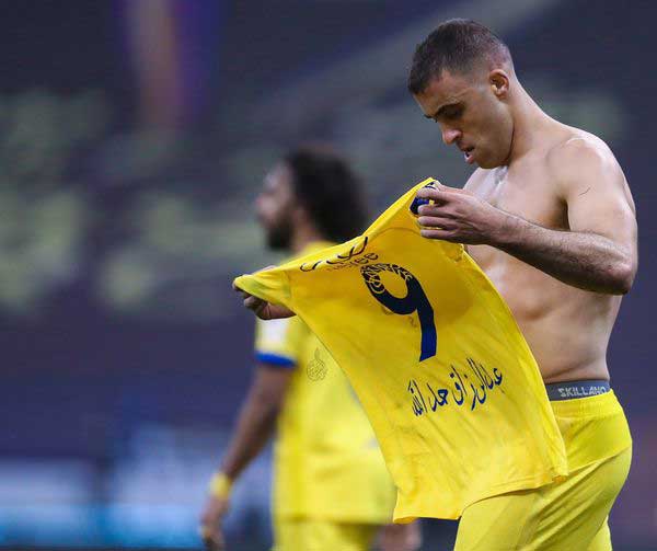 رسميا النصر يعلن فسخ عقد مهاجمه المغربي عبد الرزاق حمدالله