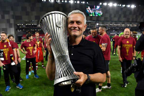 روما بطلًا لدوري المؤتمر الأوروبي في نسخته الأولى