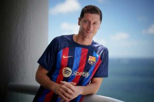 رسميا: برشلونة يحتفي بتقديم ليفاندوفسكي