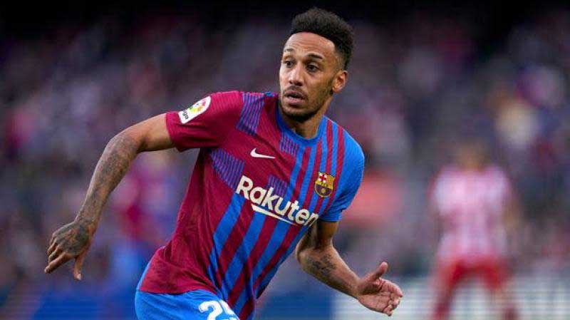 تشيلسي يغري أوباميانج للتخلي عن برشلونة