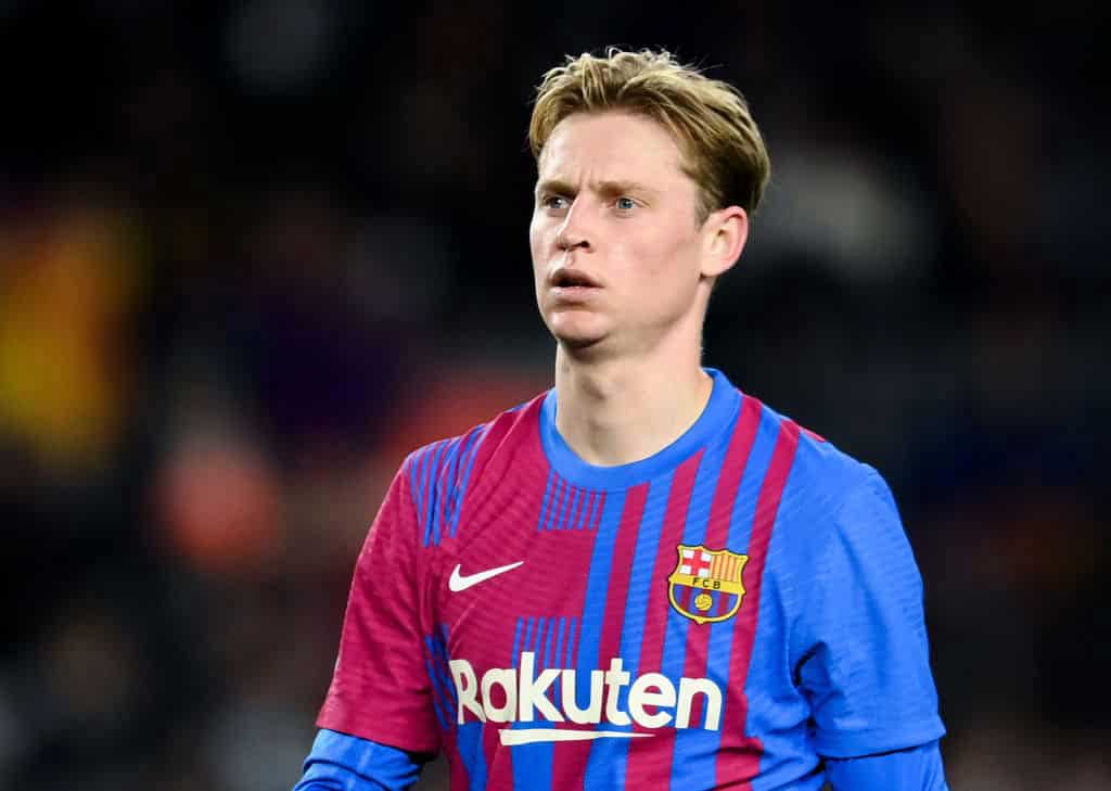 برشلونة يهدد دي يونج بإنهاء عقده