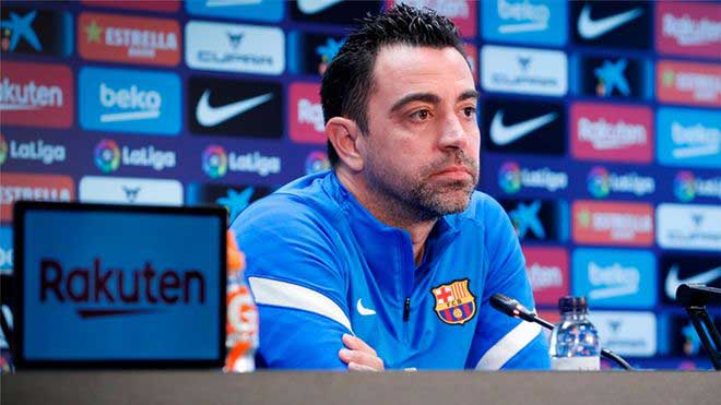 تشافي: سيأتي من يحصد الألقاب مع برشلونة