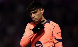هانسي فليك يكشف عن استبعاد بيدري من مباراة برشلونة ضد فياريال