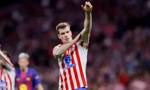 برشلونة يتجه نحو صفقة مفاجئة لضم ألكسندر سورلوث لاعب أتلتيكو مدريد